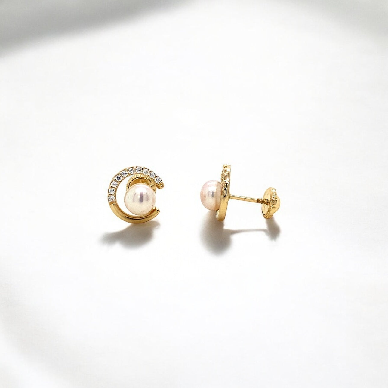 14K Yellow Gold Open Center Freshwater Pearl Stud Earring